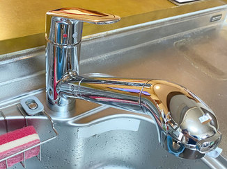 小工事 浄水機能付きでホースも引き出せる、使いやすくなったキッチン水栓
