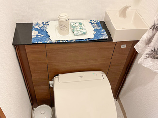 トイレリフォーム キャビネットが付いた、使いやすいトイレ