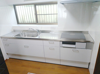 キッチンリフォーム 使いやすさと開放感を両立した明るいキッチン