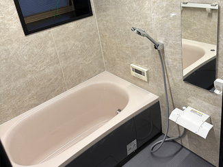 バスルームリフォーム 黒が引き立つスタイリッシュなバスルーム＆洗面所