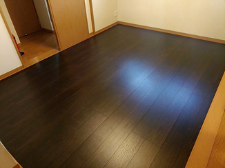 小工事 掃除のしやすさを重視した、汚れも目立ちにくいフローリング