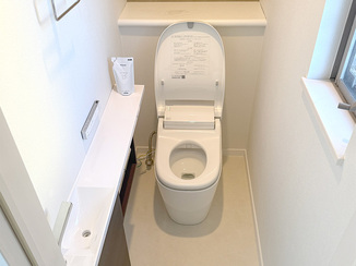 トイレリフォーム タンクレスで開放感を高めたレストルーム